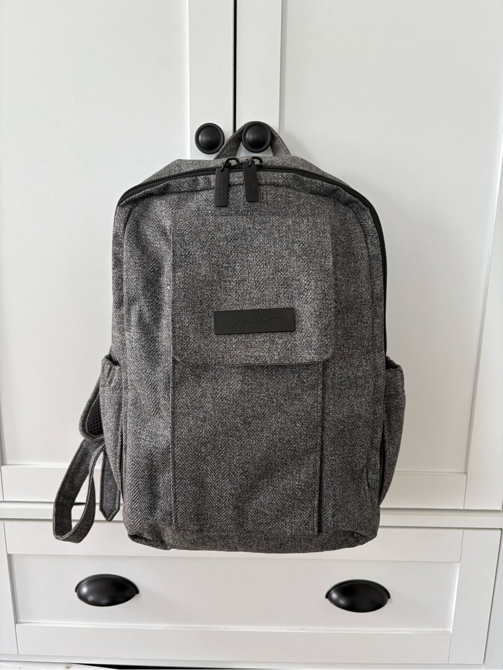 JuJuBe MiniBe backpack in "Gray Matter"